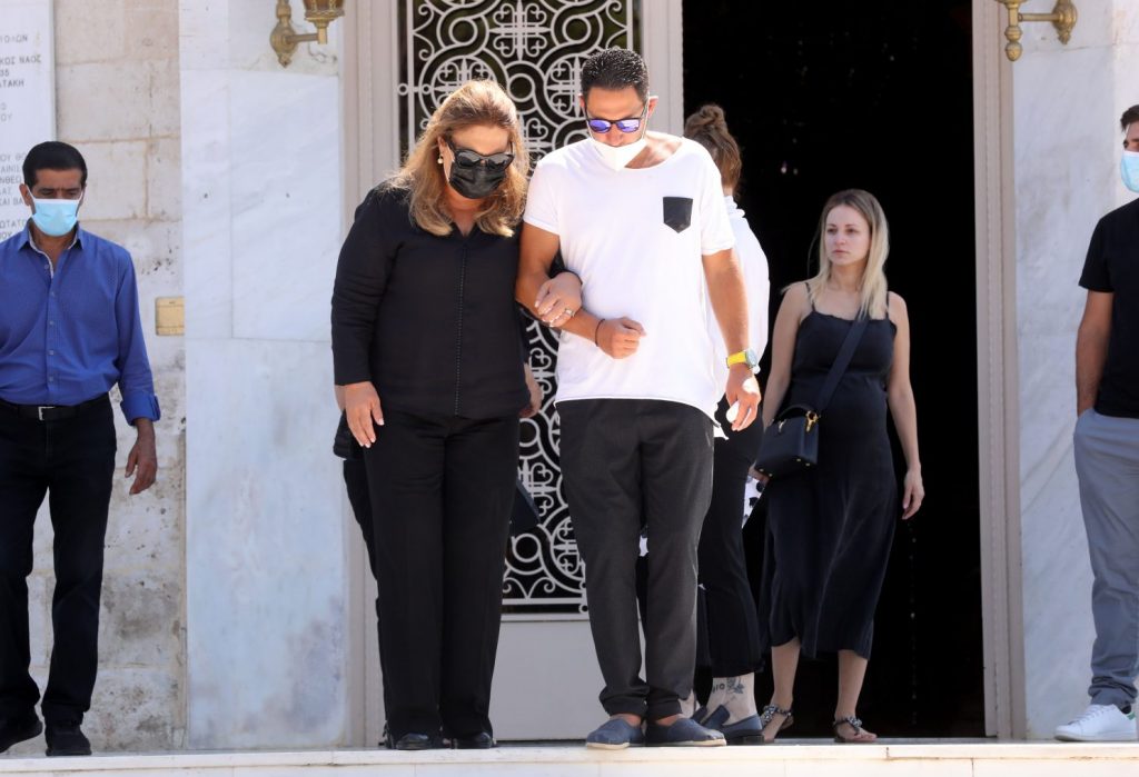 Γιάννης Κοντούλης: 40 ημέρες από τον θάνατό του – Ράκος η Δέσποινα Μοιραράκη στο μνημόσυνό του