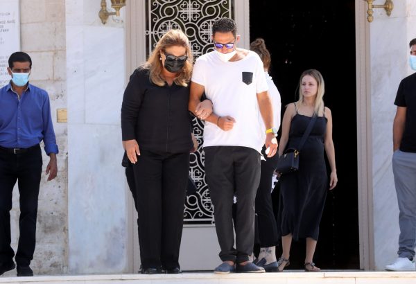 Γιάννης Κοντούλης: 40 ημέρες από τον θάνατό του – Ράκος η Δέσποινα Μοιραράκη στο μνημόσυνό του