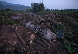 Συντριβή Antonov στην Καβάλα: Θρίλερ με την επικινδυνότητα του φορτίου – Πυροτεχνουργοί στο σημείο [εικόνες]