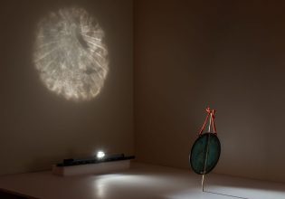 Ένα τρικ φωτισμού σε καθρέφτη αποκαλύπτει κρυμμένο Βούδα