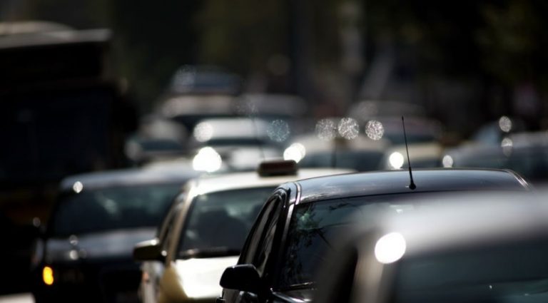 Εθνική Οδός: Χάος στην Αθηνών – Κορίνθου από φωτιά σε εν κινήσει όχημα