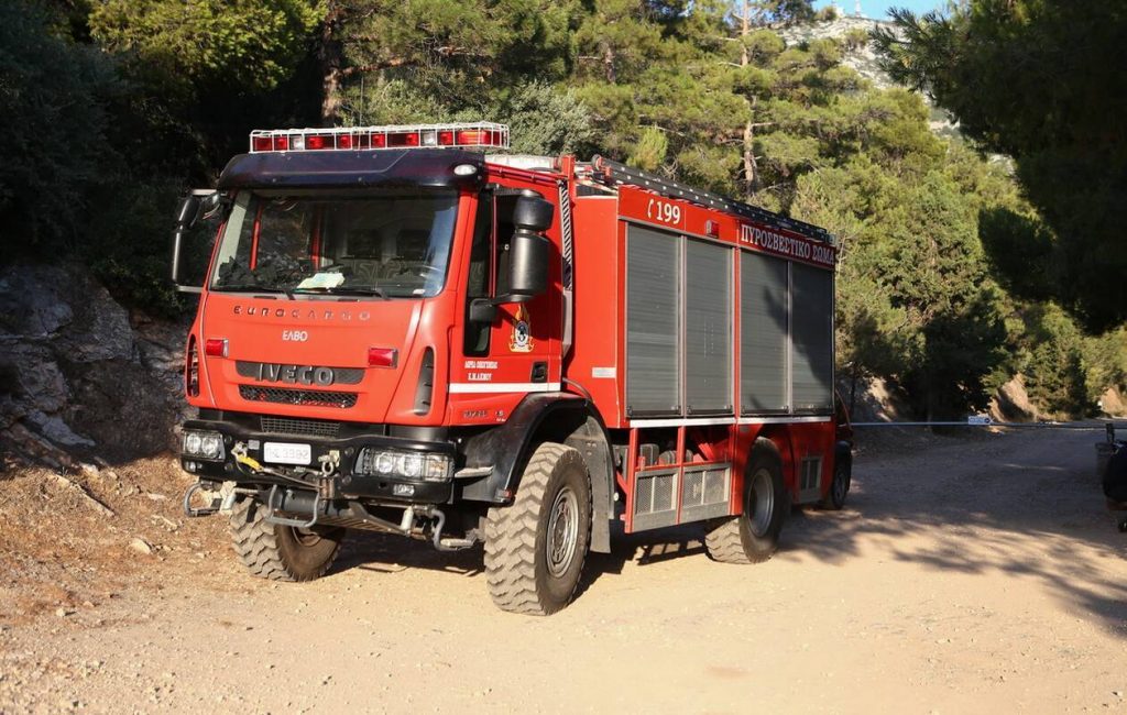 Φωτιά στα Γρεβενά: Στη μάχη επίγειες δυνάμεις και 2 ελικόπτερα