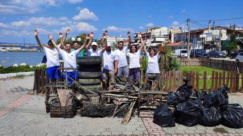 700 κιλά σκουπίδια στο βυθό των Αγίων Αποστόλων του Δήμου Ωρωπού