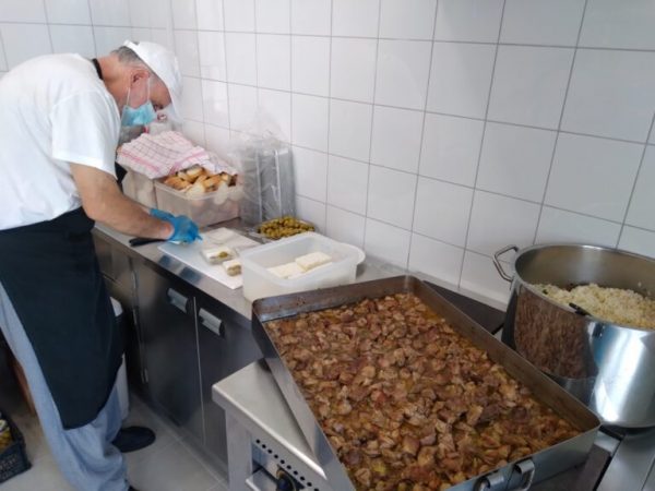 Καθημερινό δωρεάν γεύμα από την «Κουζίνα της Καρδιάς μας»