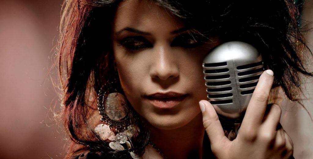 Γιασμίν Λεβί: «Ξυπνάω με τον φόβο ότι δεν θα τραγουδήσω ξανά»