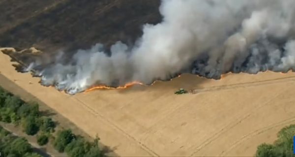 Αγγλία: Πώς ένας αγρότης σταμάτησε μόνος του πύρινη λαίλαπα