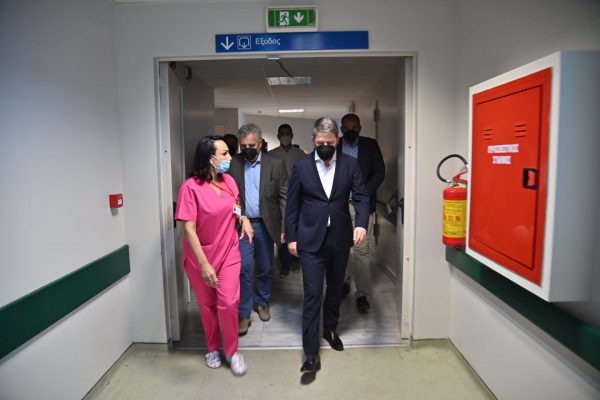 Νίκος Ανδρουλάκης: «Προτεραιότητά μας η ενίσχυση του δημόσιου χαρακτήρα της υγείας» – Επίσκεψη στο Νοσοκομείο Κέρκυρας