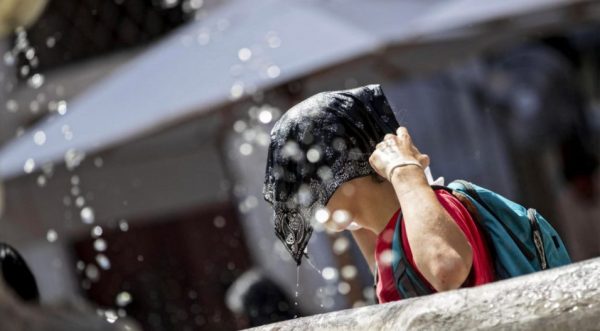 Καύσωνας: Στα βόρεια «μεταναστεύει» το κύμα ζέστης από την Ιβηρική