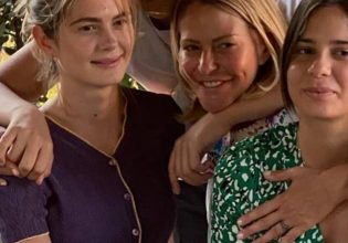 Ο Κικίλιας junior ποζάρει με τις αδελφές του και κλέβει την παράσταση