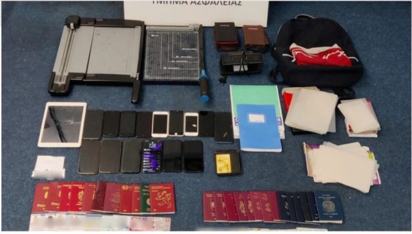 Εξαρθρώθηκε σπείρα που διευκόλυνε την παράνομη έξοδο αλλοδαπών σε άλλες χώρες – Έξι συλλήψεις