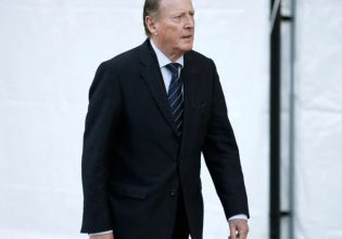 Βρετανία: Πέθανε ο Νομπελίστας Ειρήνης Ντέιβιντ Τριμπλ, ο «πρώτος υπουργός της Βόρειας Ιρλανδίας»