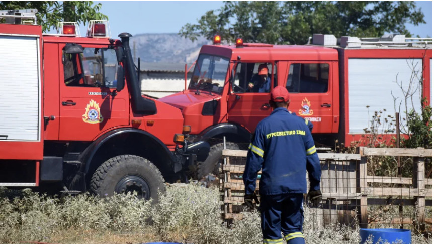 Μαρκόπουλο: Ξέσπασε φωτιά κοντά στο αμαξοστάσιο
