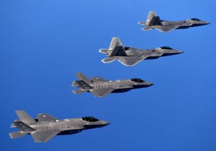 Forbes: Η Ελλάδα διατηρεί το πλεονέκτημα στην αεράμυνα ακόμα και αν η Τουρκία πάρει F-16