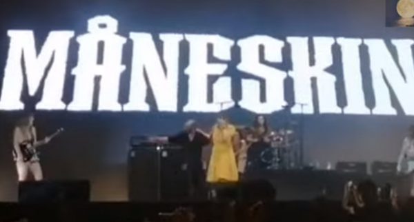Maneskin: Θαυμαστής σταμάτησε τη συναυλία για να κάνει πρόταση γάμου στην αγαπημένη του