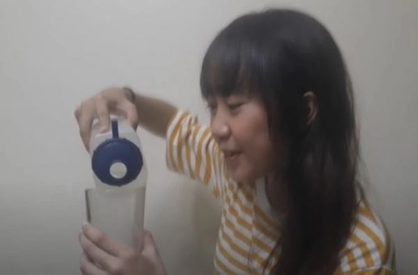 Απίθανο! Πάνω από 2 εκατ. άνθρωποι έχουν δει βίντεο με… οδηγίες για το πως να πίνουν νερό