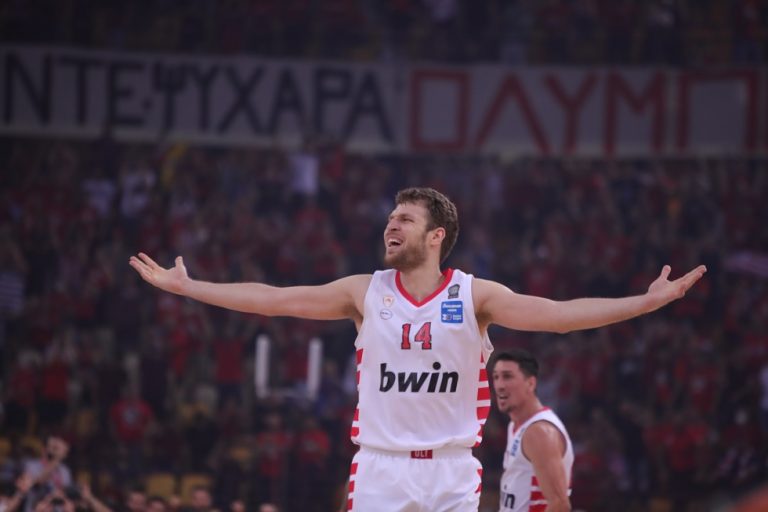 Ο Βεζένκοφ πήρε και το βραβείο του πιο δημοφιλή παίκτη της σεζόν