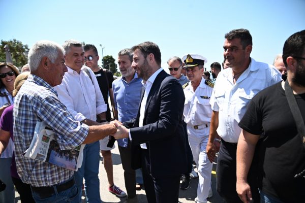 Νίκος Ανδρουλάκης: «Πληρώσατε ακριβά το επιτελικό χάος του κ. Μητσοτάκη» – Περιοδεία στη Βόρεια Εύβοια