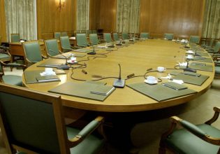 Δημοσκόπηση: Πώς κρίνουν οι πολίτες τους υπουργούς της Κυβέρνησης – Ποιοι βρίσκονται στην κορυφή