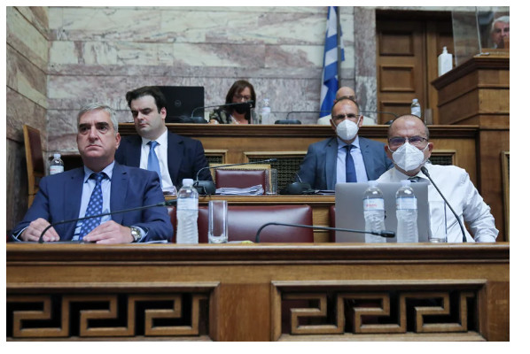 Υποκλοπές: «Καυγάς» μεταξύ... «πηγών» ΝΔ-ΣΥΡΙΖΑ για τη συζήτηση στη Βουλή της υπόθεσης Ανδρουλάκη