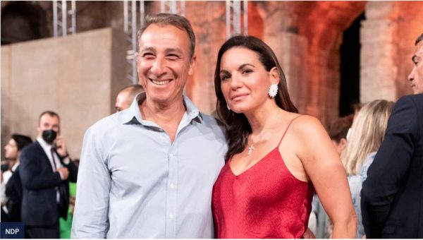 Όλγα Κεφαλογιάννη: Η φλογερή εμφάνιση στο Ηρώδειο με απίθανο κόκκινο slip dress