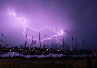 Φωτιά: Σε κεραυνούς αποδίδονται οι πυρκαγιές σε Αγίους Θεοδώρους και Περαχώρα Λουτρακίου