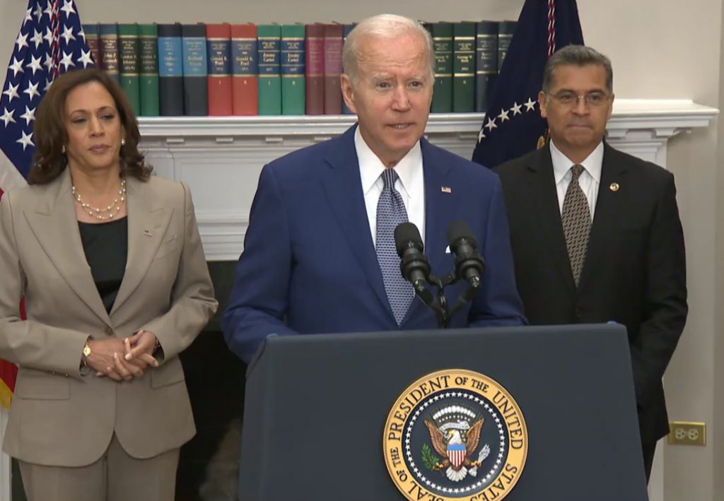 Αμβλώσεις: Ο Μπάιντεν υπέγραψε διάταγμα για να βοηθήσει στην πρόσβαση στην άμβλωση και την αντισύλληψη