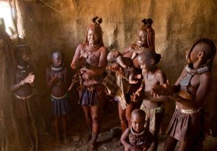 Himba: Το τραγούδι των ψυχικών «καταδύσεων» – Γεννιέται και πεθαίνει μαζί σου