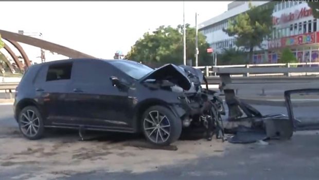 Μαρούσι: IX έπεσε στο διαχωριστικό διάζωμα – Διαλύθηκε εντελώς το αυτοκίνητο, 3 τραυματίες