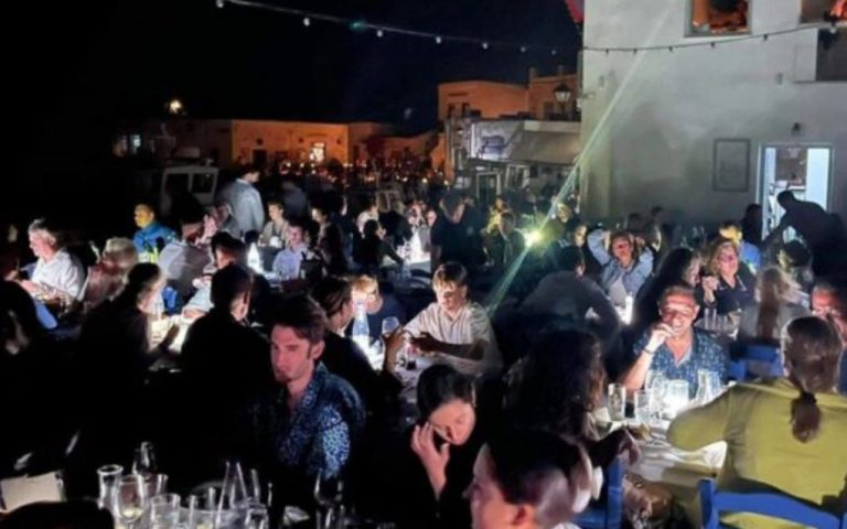 Πάρος: Στο σκοτάδι η Νάουσα λόγω μπλακ άουτ