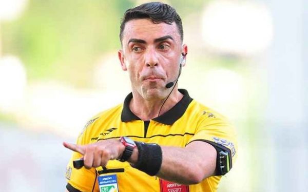 Διεθνής διαιτητής FIFA αποκάλυψε την ομοφυλοφιλία του