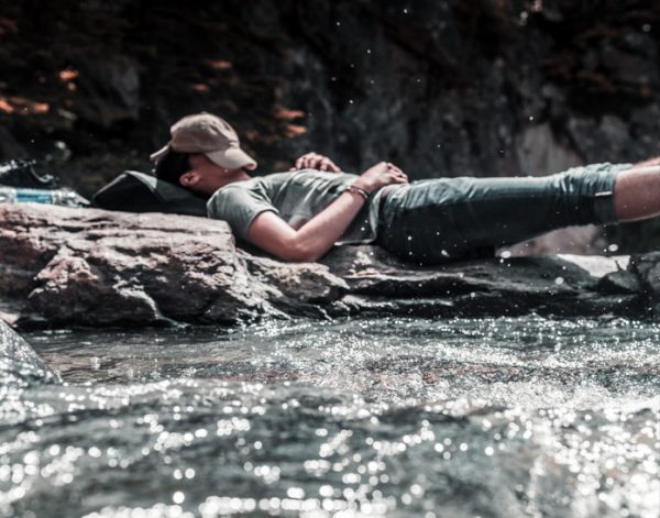 Ύπνος: Η σωστή στάση στον καύσωνα