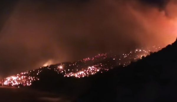Σάμος: Ολονύχτια μάχη με τις φλόγες – Εκκένωση χωριών