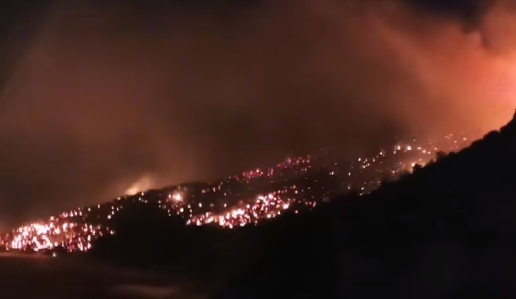 Σάμος: Ολονύχτια μάχη με τις φλόγες - Εκκένωση χωριών