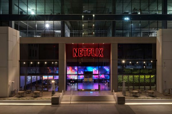 Netflix και Microsoft συνεργάζονται για συνδρομές με διαφημίσεις