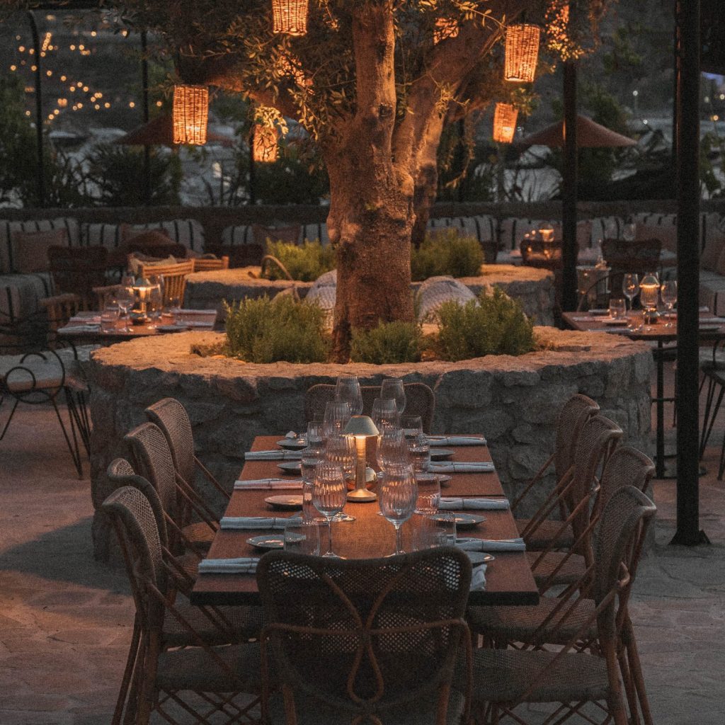 La Cantine du Faubourg, το διεθνές κοσμοπολίτικο εστιατοριακό brand μόλις προσγειώθηκε στη Μύκονο 