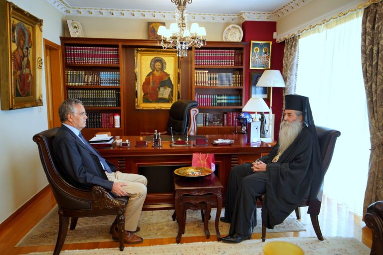 Ο νέος εισαγγελέας του Αρείου Πάγου, Ισίδωρος Ντογιάκος στον Μητροπολίτη Πειραιώς