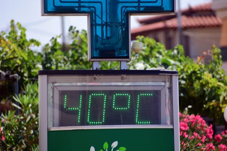 Καιρός: Καύσωνα… συνέχεια και την Τρίτη – Πού θα σημειωθούν 40άρια