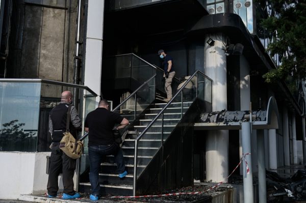 Real: Νέα ντοκουμέντα της εμπρηστικής επίθεσης – Οι κάμερες κατέγραψαν τις κινήσεις των δραστών