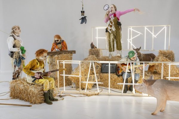 Farm Fatale: Ονειροπόλοι ακτιβιστές δίνουν την παράσταση τους στην Πειραιώς 260