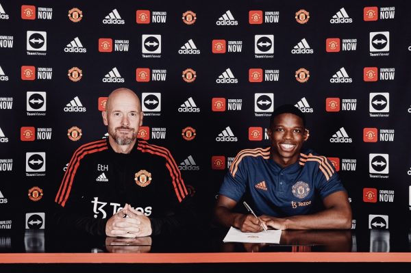 Πρώτη μεταγραφή για τη Μάντσεστερ Γιουνάιτεντ (pics & vid)