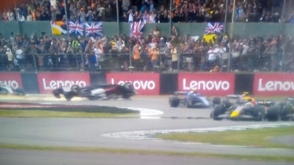 Τρομακτικό ατύχημα, γύρισε ανάποδα το μονοθέσιο του Ζου – Κόκκινη σημαία στο Silvestone (vid)