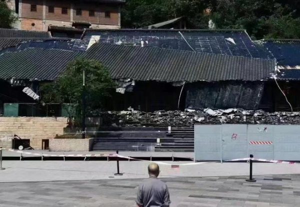 Κίνα: Λιώνουν στέγες και τσιμέντα από τον καύσωνα – Ο κόσμος καταφεύγει στα πολεμικά καταφύγια