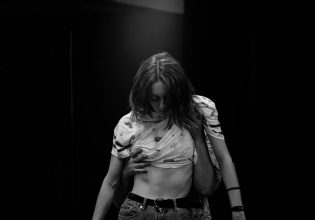 «Φάκελος Βάνκαου» στις 5 και 6 Αυγούστου, στο Μικρό Θέατρο Αρχαίας Επιδαύρου