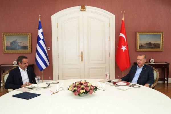 Erdogan says Mitsotakis will ‘learn’ Lausanne Treaty, AKP sees rights’ violations in Thrace