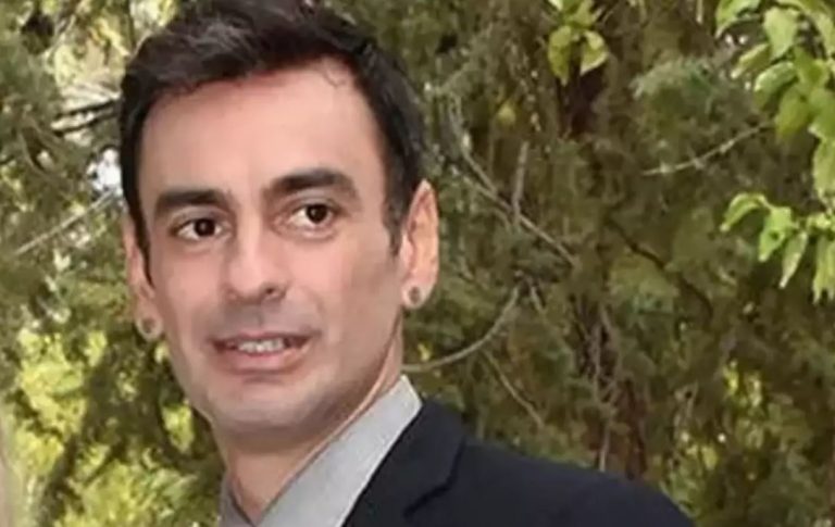 Κωνσταντίνος Γιαννακόπουλος: Εγκλωβίστηκε στο τρένο για Θεσσαλονίκη ο ηθοποιός – Η απίστευτη περιπέτειά του