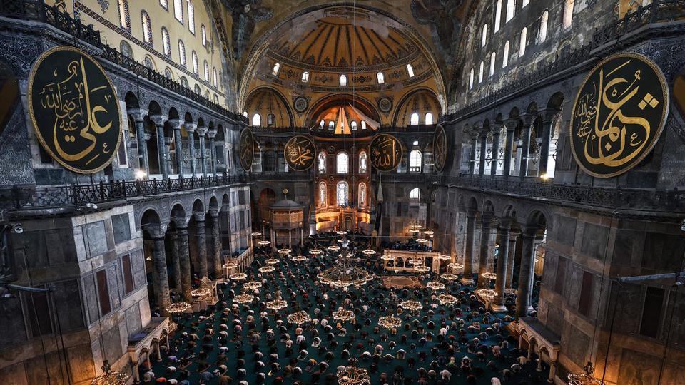 Ortayli: Hagia Sophia faces a ‘disaster’ with over 6mn visitors annually
