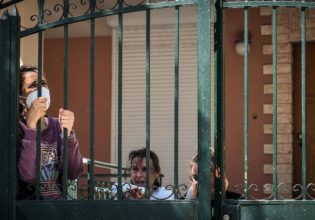 Σπίτια στις φλόγες: Η σφαίρα ήταν η τελευταία καταφυγή – Είναι ντουβάρια αυτά που θα καούν ή η ίδια η ζωή;