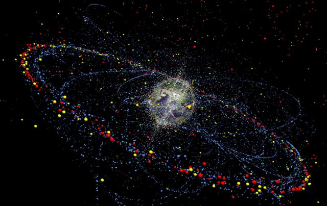 Διαστημικά σκουπίδια: Χιλιάδες εξαρτήματα σε τροχιά μας απειλούν καθημερινά – Ποιο είναι το μεγαλύτερο που έχει πέσει