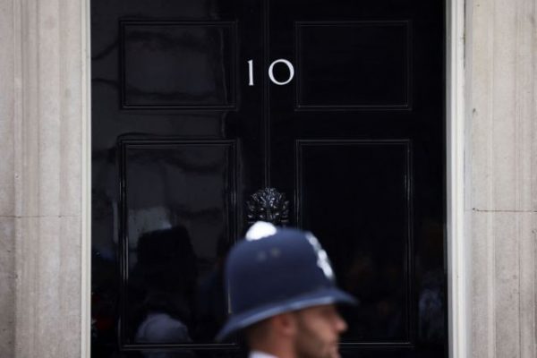 ΜΜΕ: Πάρτι για την παραίτηση Τζόνσον: «Κανείς δεν πρόκειται να κλάψει»