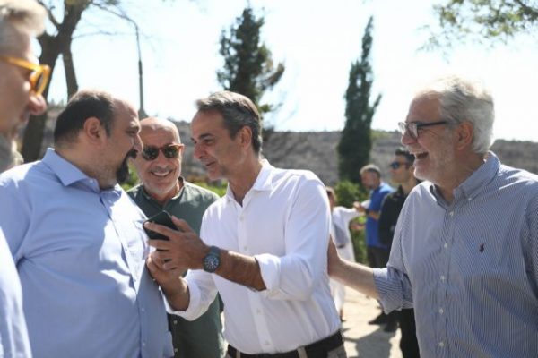Κρείττον το σιγάν απαντά η κυβέρνηση στις αιχμές Τσίπρα – Η επίμαχη ανάρτηση